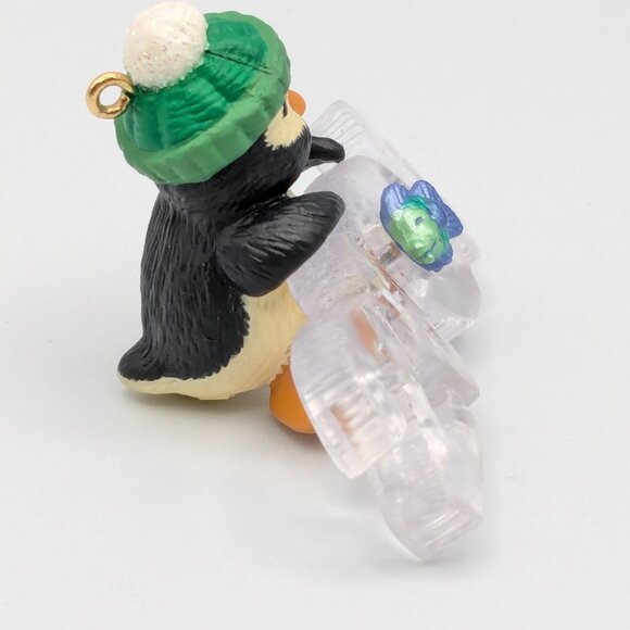 Hallmark Keepsake Cool Decade 2001, 2nd in Cool Decade Series, Penguin Ornament - Picture 4 of 11